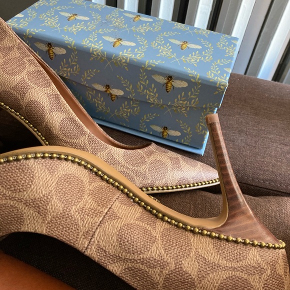 Coach leather high heels 7.5 - Picture 4 of 15